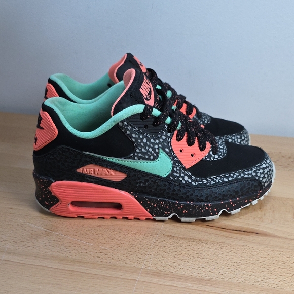 Nike Air Max with Coral and Mint Accents - Picture 3 of 12